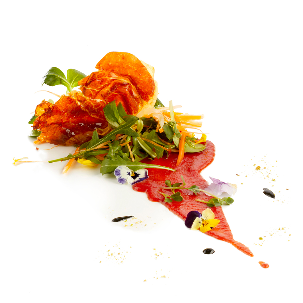 Insalata verde, pappa al pomodoro e crunch di prosciutto crudo